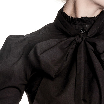 Virginia – Camisa negra estilo steampunk - Imagen 4