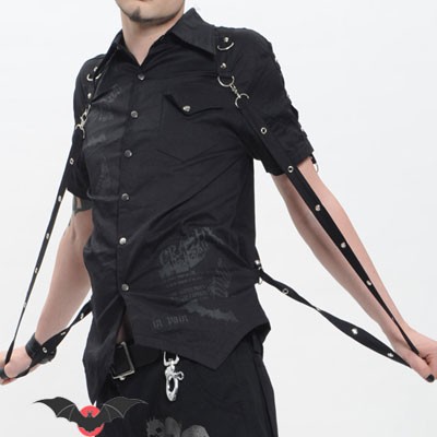 Obscure – Camisa gótica de manga corta con adornos metálicos - Imagen 2