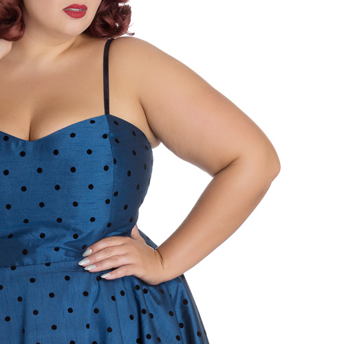 Isabella Plus – Vestido gótico de boda en tallas grandes - Imagen 4