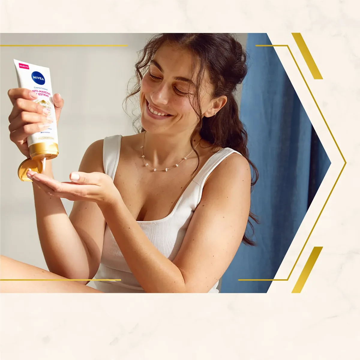 NIVEA Crema Corporal Anti Manchas y Estrías – 200 ml Cuidado corporal hidratante para mejorar la apariencia de manchas y estrías - Imagen 3